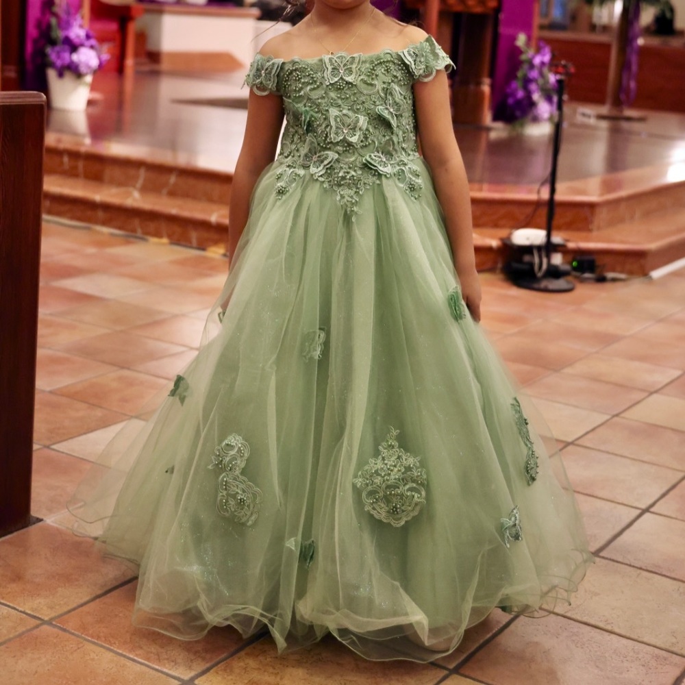 Green Girls Dress 👗 prom like new !